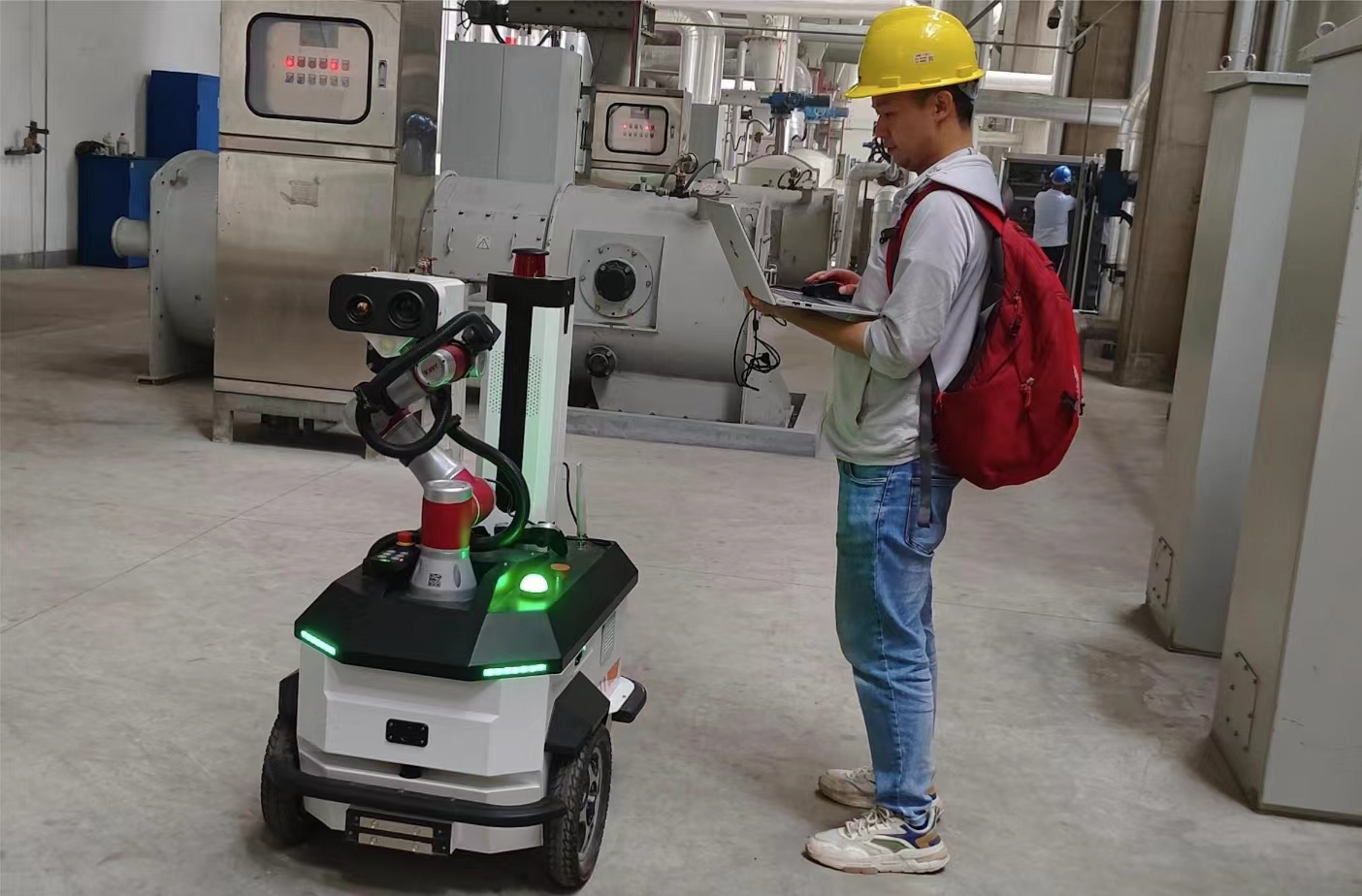 员工参与某电厂部署工作